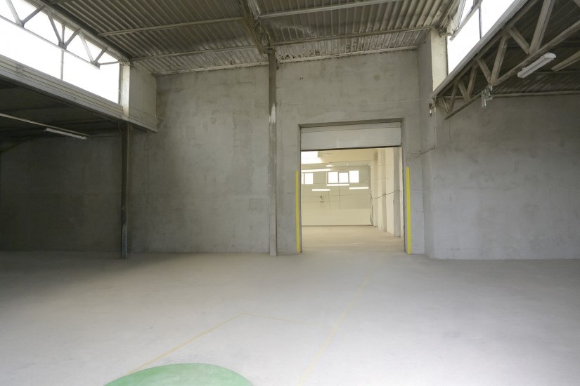 Hala Sprzedaż - świętokrzyskie, ostrowiecki, Ostrowiec Świętokrzyski, Kąty Denkowskie