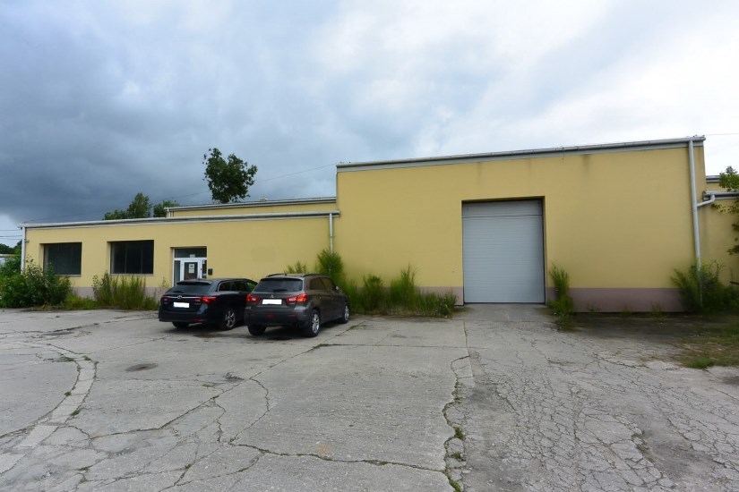 Hala Sprzedaż - świętokrzyskie, ostrowiecki, Ostrowiec Świętokrzyski, Kąty Denkowskie