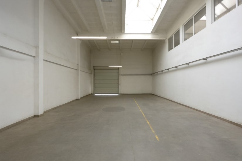 Hala Sprzedaż - świętokrzyskie, ostrowiecki, Ostrowiec Świętokrzyski, Kąty Denkowskie