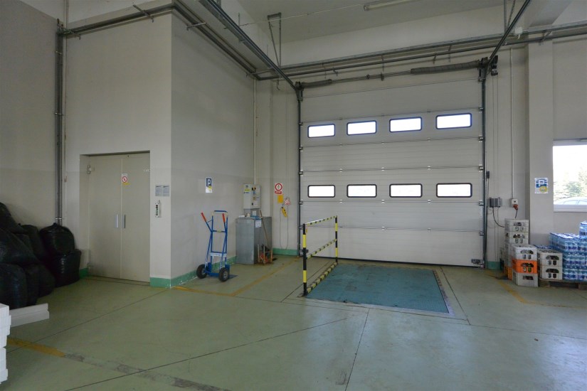 Hala Sprzedaż - świętokrzyskie, buski, Tuczępy, Dobrów