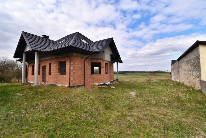 Dom Sprzedaż - świętokrzyskie, kielecki, Daleszyce, Komórki