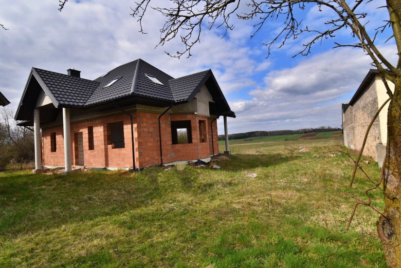 Dom Sprzedaż - świętokrzyskie, kielecki, Daleszyce, Komórki